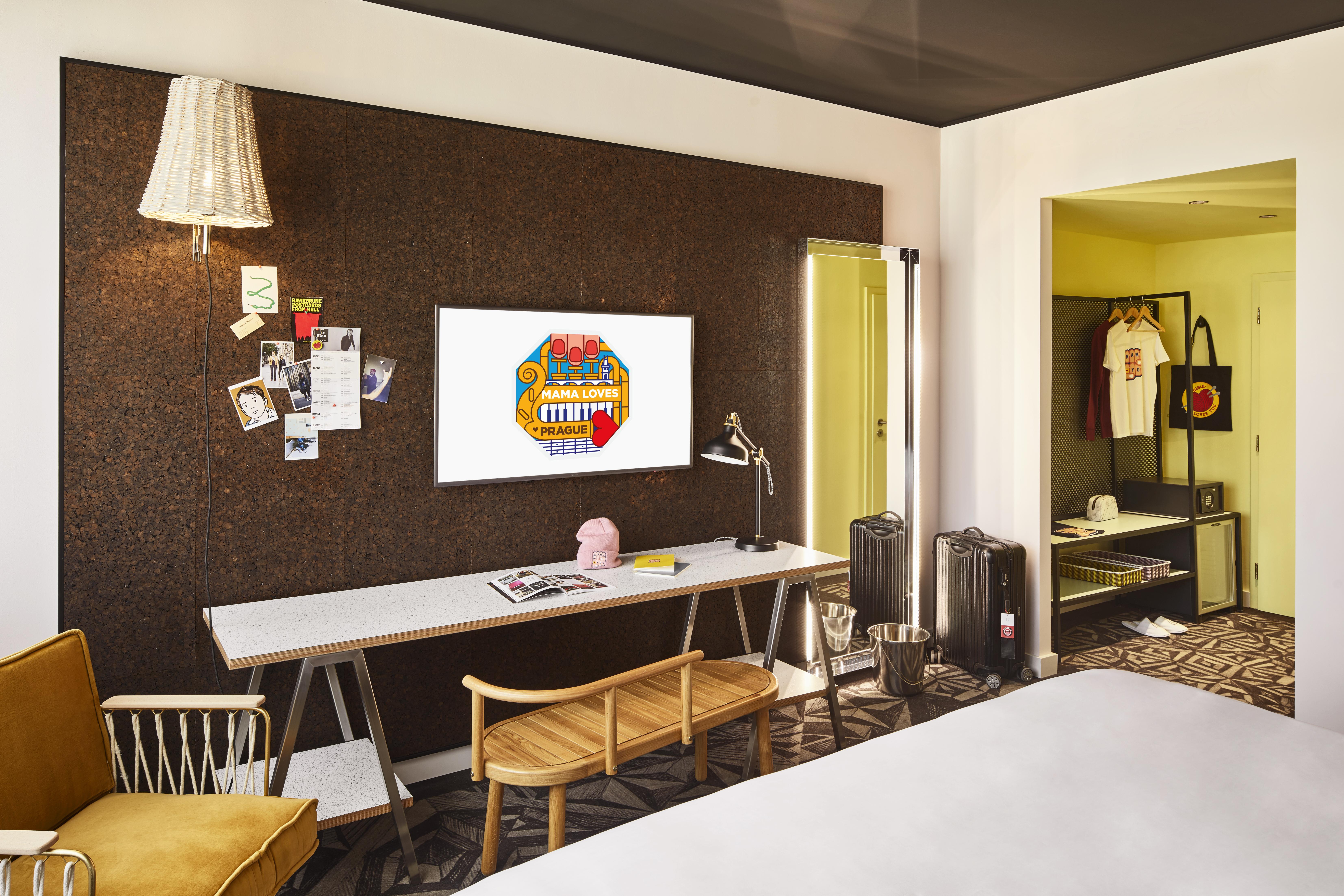 มาม่า เชลเตอร์ ปร้าก Hotel ปราก ภายนอก รูปภาพ