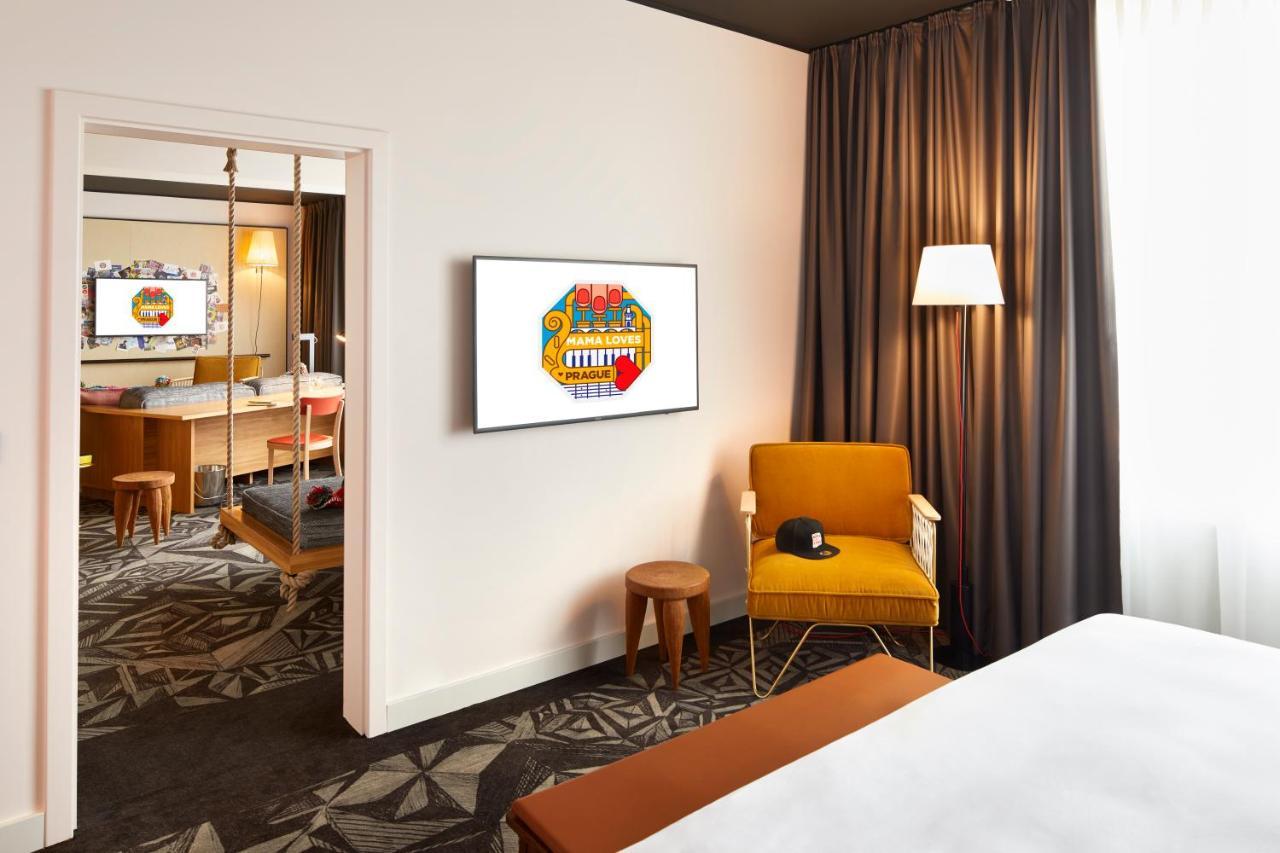 มาม่า เชลเตอร์ ปร้าก Hotel ปราก ภายนอก รูปภาพ